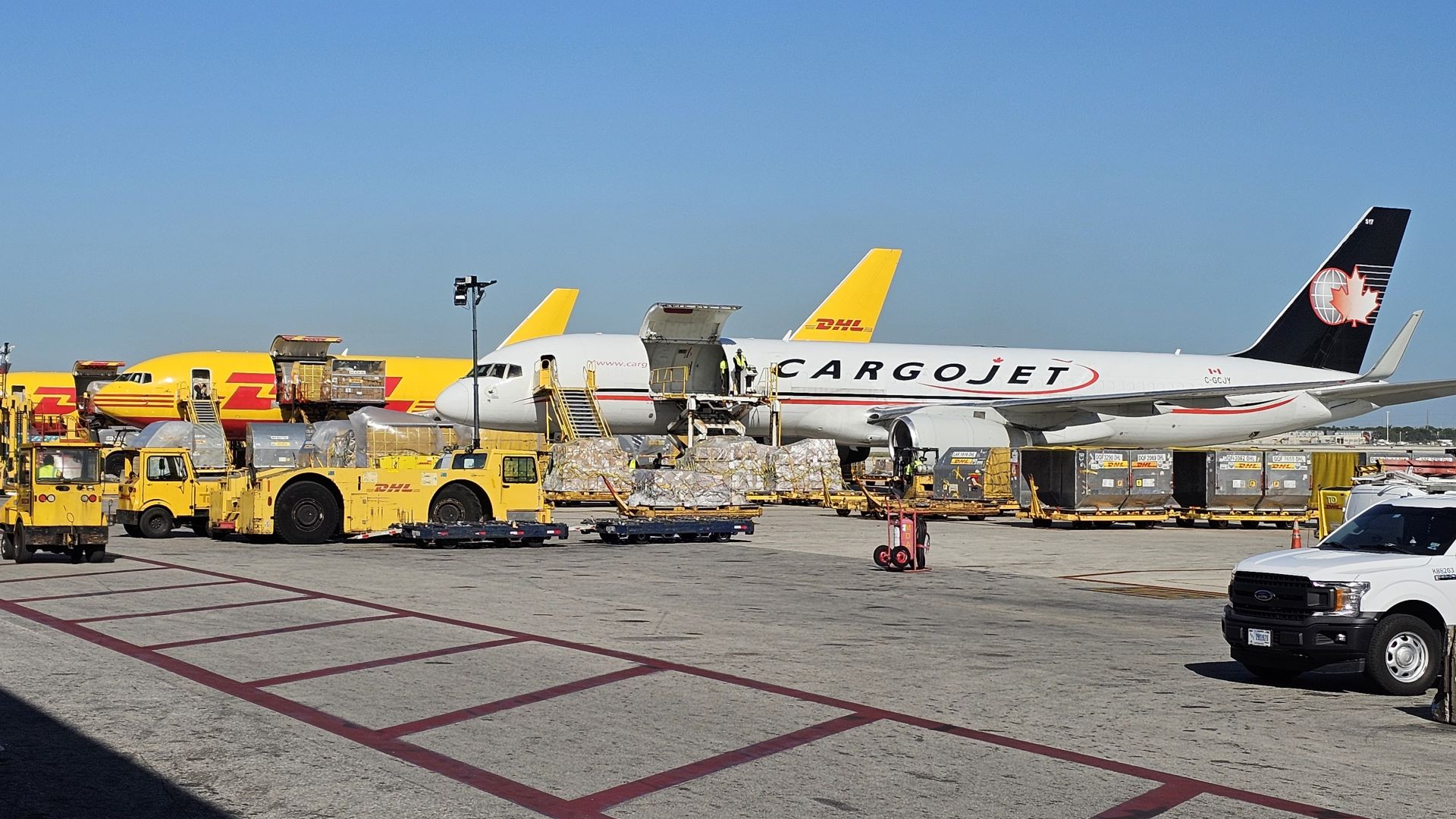 Cargojet-and-DHL_1.jpg