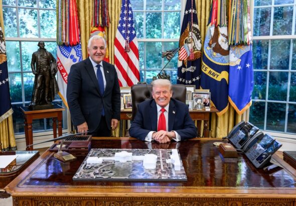 Vena_Trump_Oval-Office.jpg